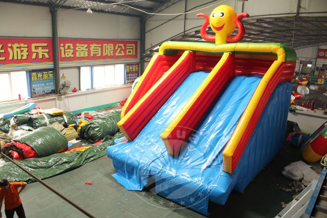 鹰手营子矿充气滑梯